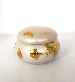 Χειροποίητες Μπομπονιέρες βάπτισης- Γάμου μπιζουτιέρα Σχήμα Macaron Με Φύλλα Χρυσού Με 5 Κλασσικά Κουφέτα